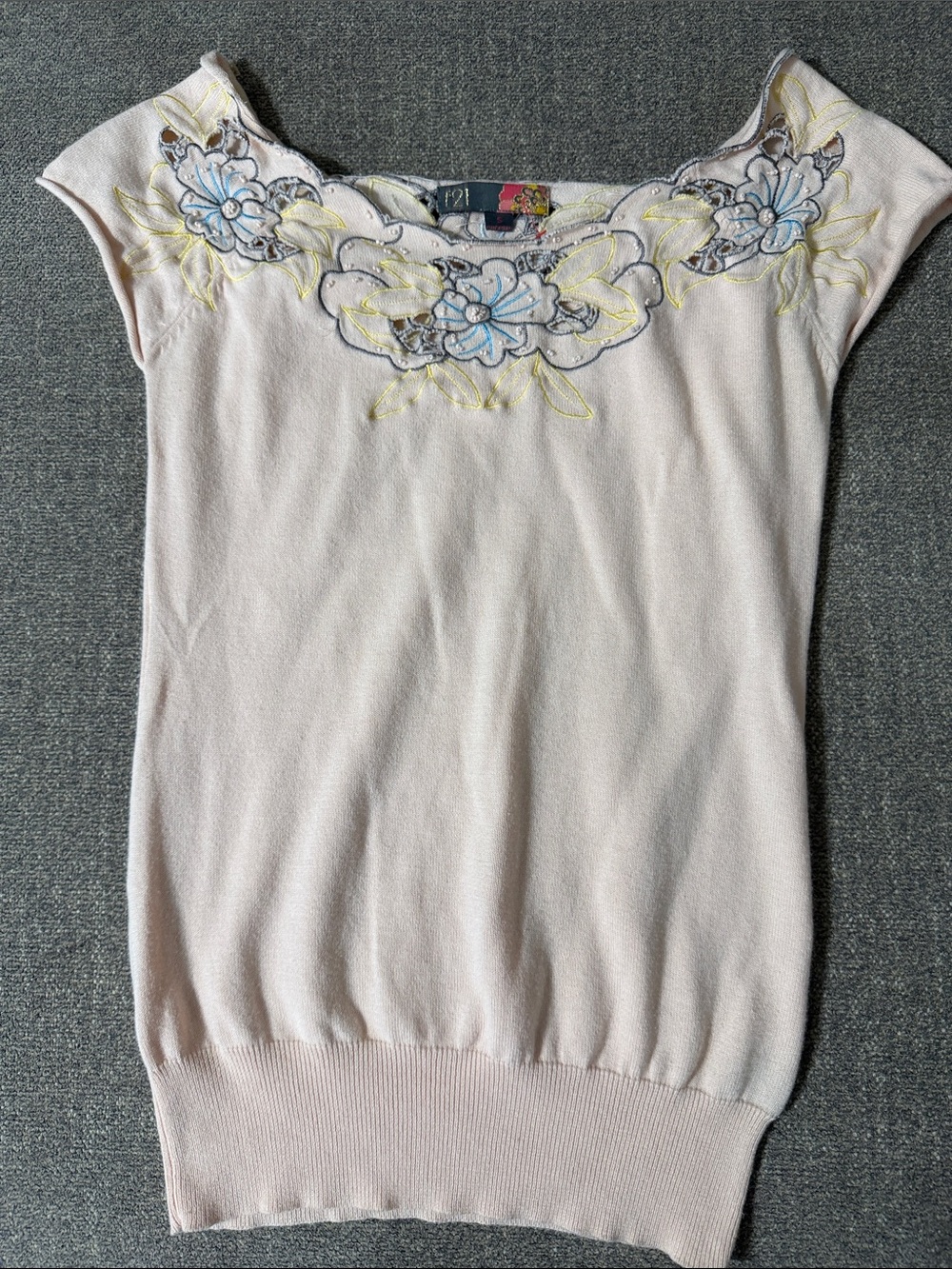 F21 Floral Embroidered Cap-Sleeve Sweater Top - Light Pink. Vintage Y2K.